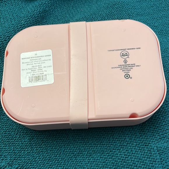 Sun Squad bento box with removable divide, dishwasher safe - Picture 3 of 3